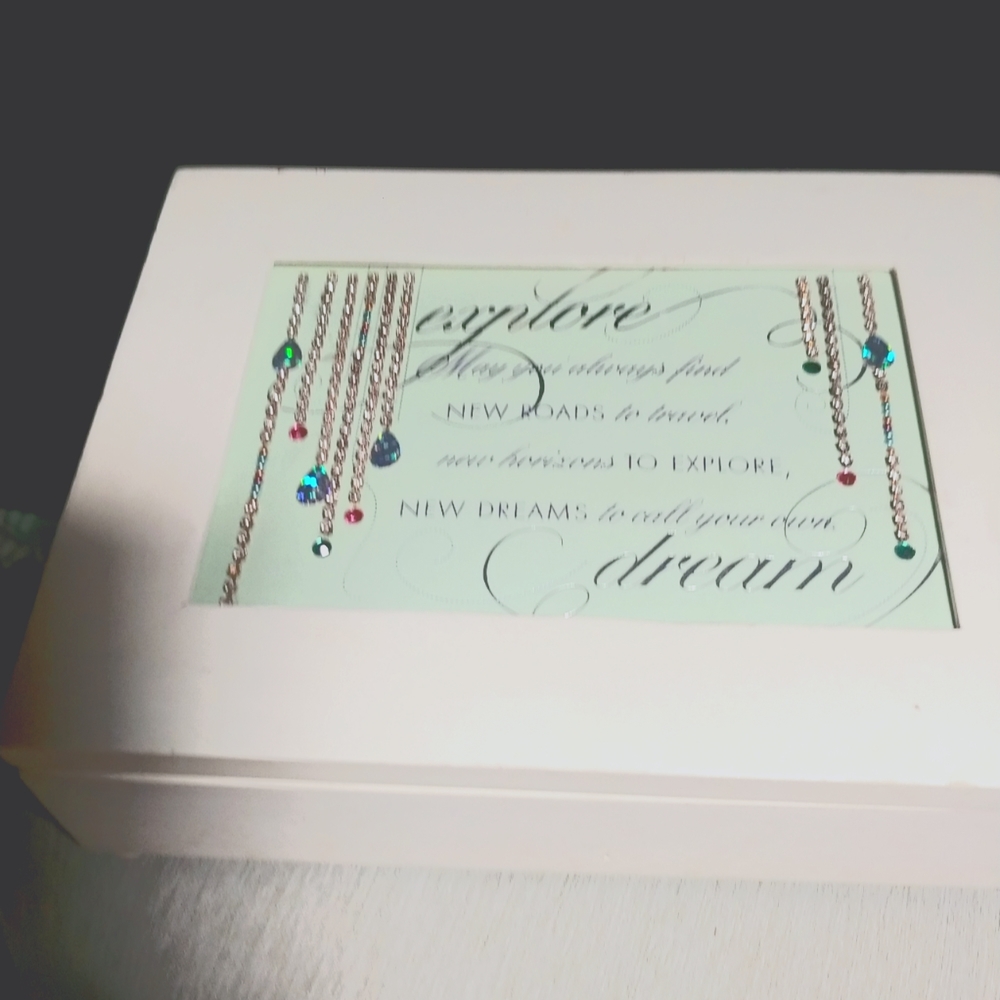 Musical jewelry box